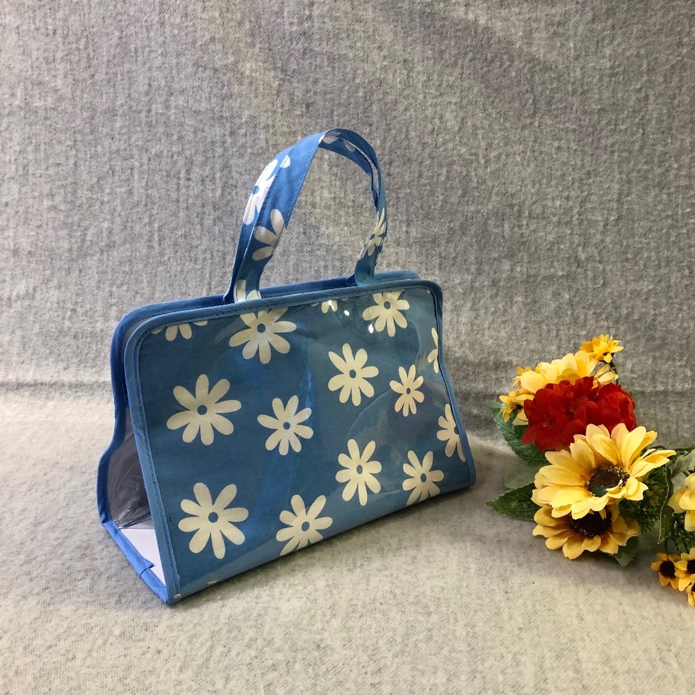 NWOT - Blue & White Daisy Print Fold-up Travel Bag